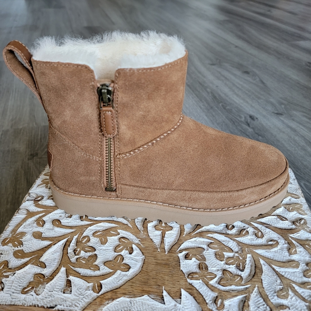 UGG Classic Zip Mini Boot - Picture 2 of 8